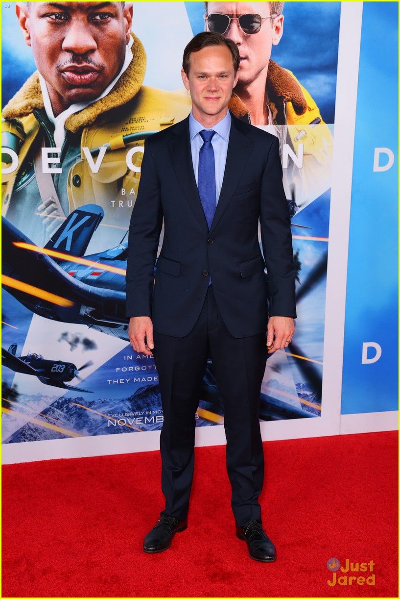 BFFs Joe Jonas, Daren Kagasoff & Spencer Neville Suit Up for 'Devotion' Premiere
