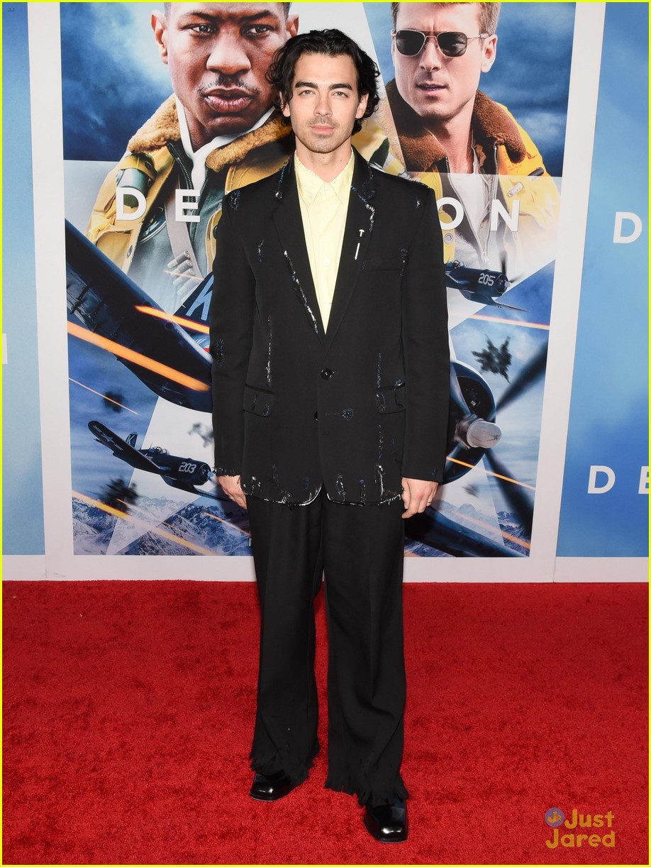 BFFs Joe Jonas, Daren Kagasoff & Spencer Neville Suit Up for 'Devotion' Premiere
