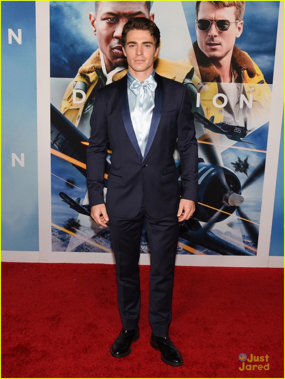 BFFs Joe Jonas, Daren Kagasoff & Spencer Neville Suit Up for 'Devotion' Premiere