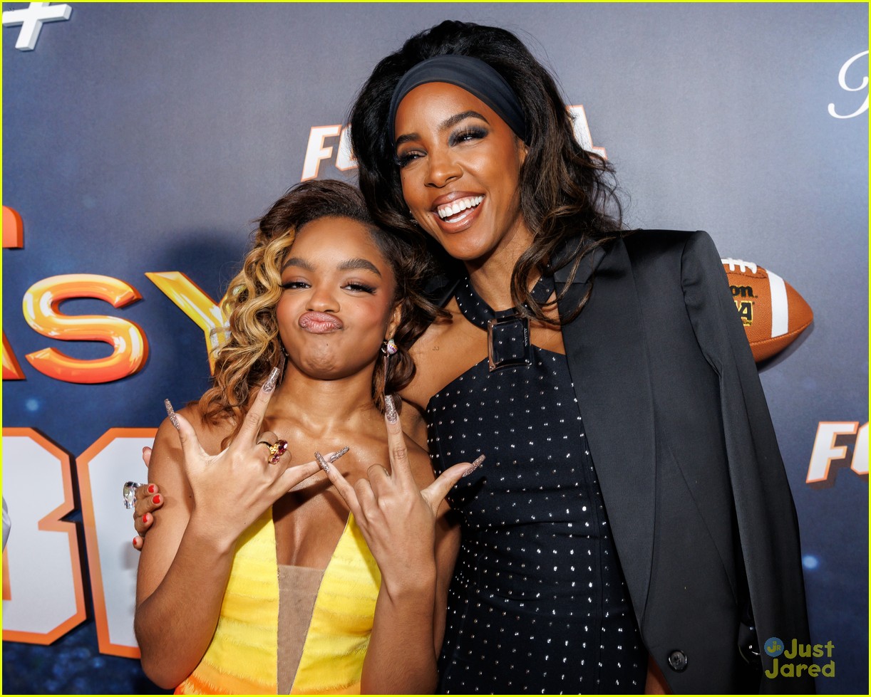Marsai Martin & Kelly Rowland Share Sweet Moment at 'Fantasy Football' Premiere