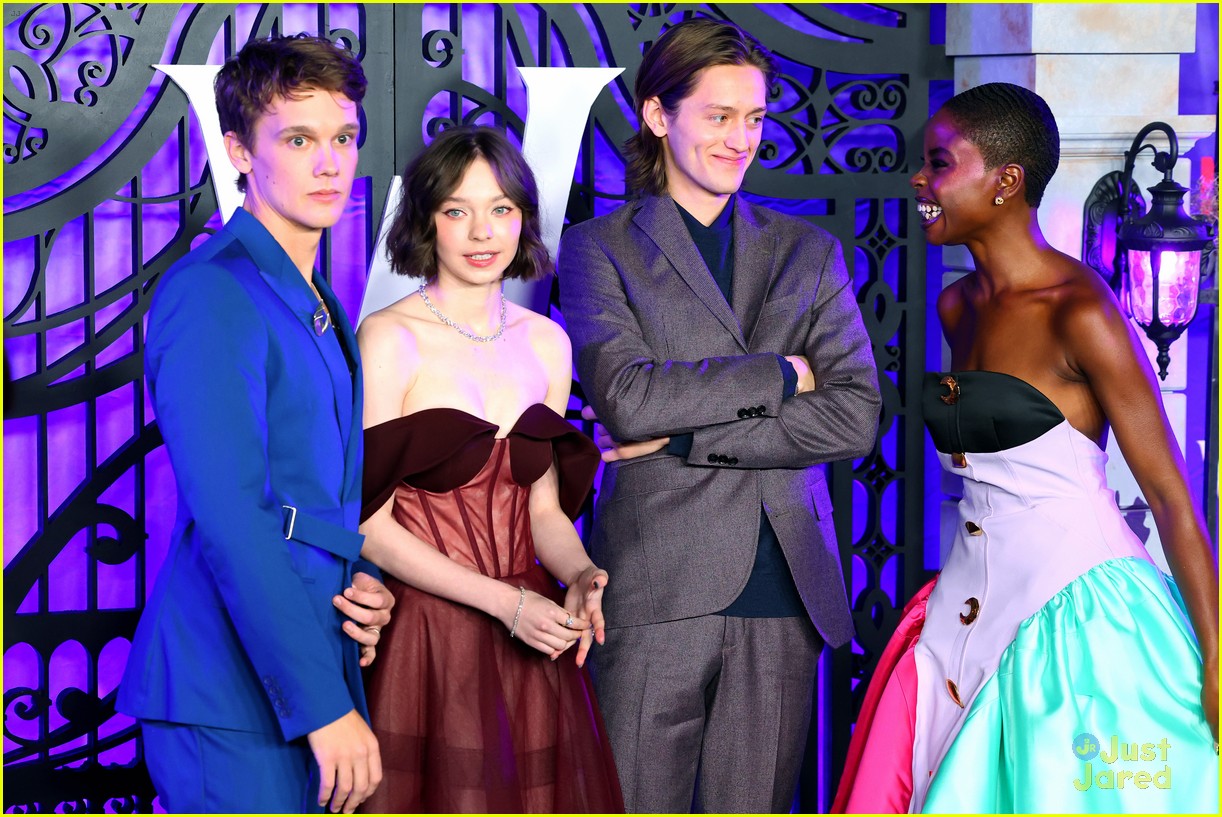 Jenna Ortega & Her Addams Family Reunite at 'Wednesday' Premiere (Photos)