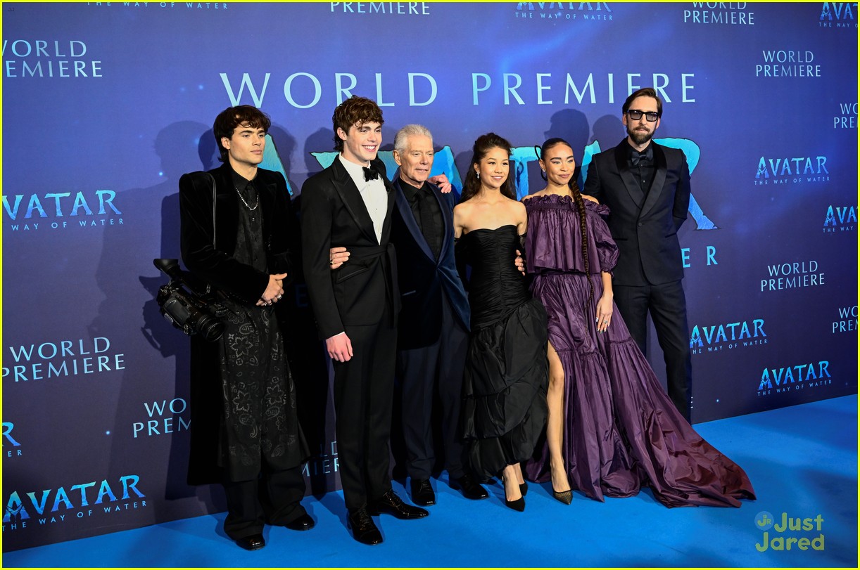 Jamie Flatters Brings a Camera to 'Avatar: The Way of Water' Premiere with Bailey Bass & More