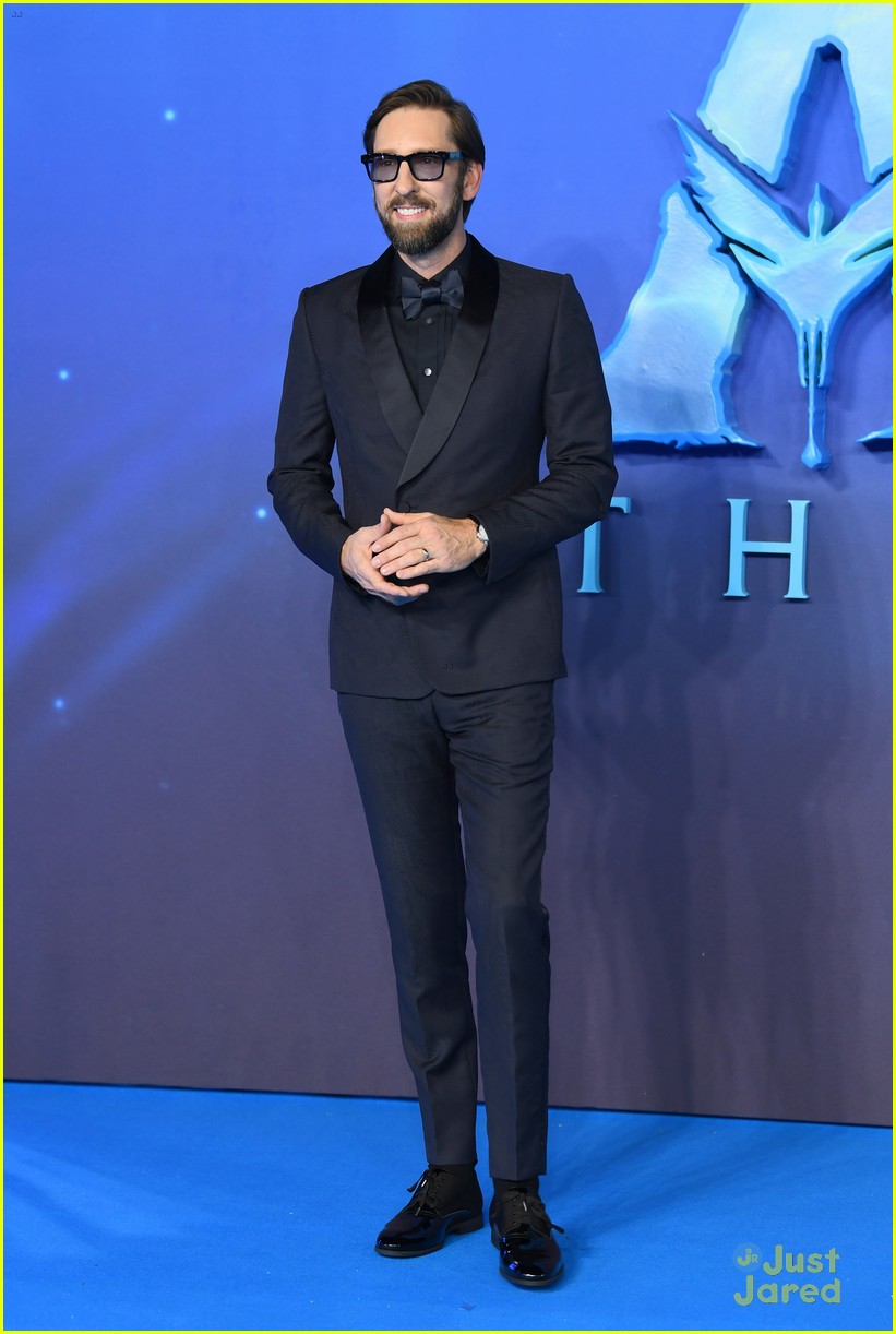 Jamie Flatters Brings a Camera to 'Avatar: The Way of Water' Premiere with Bailey Bass & More