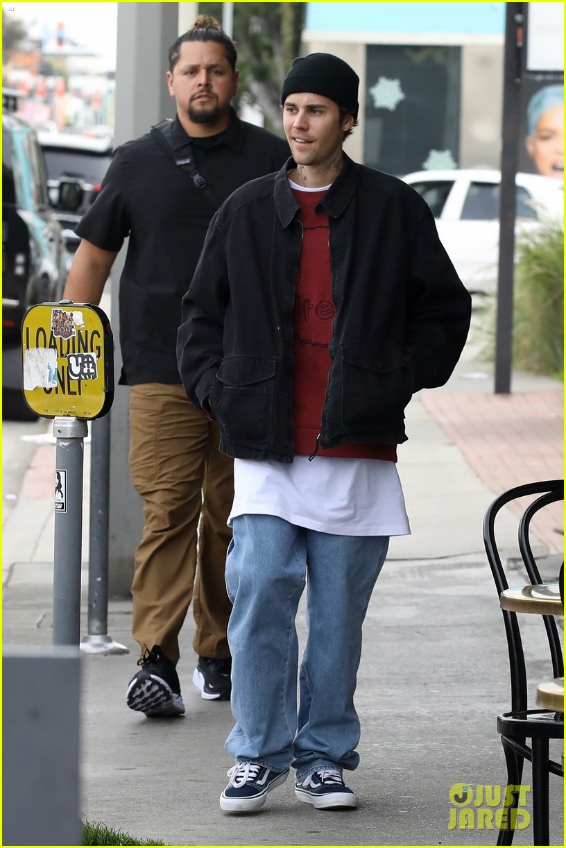 Hailey & Justin Bieber Hold Hands While Shopping Ahead of the Holidays