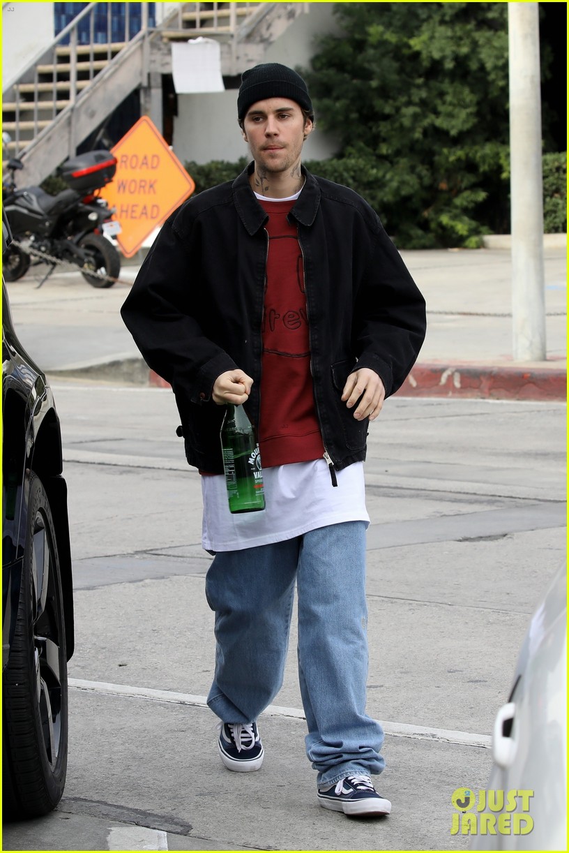 Hailey & Justin Bieber Hold Hands While Shopping Ahead of the Holidays