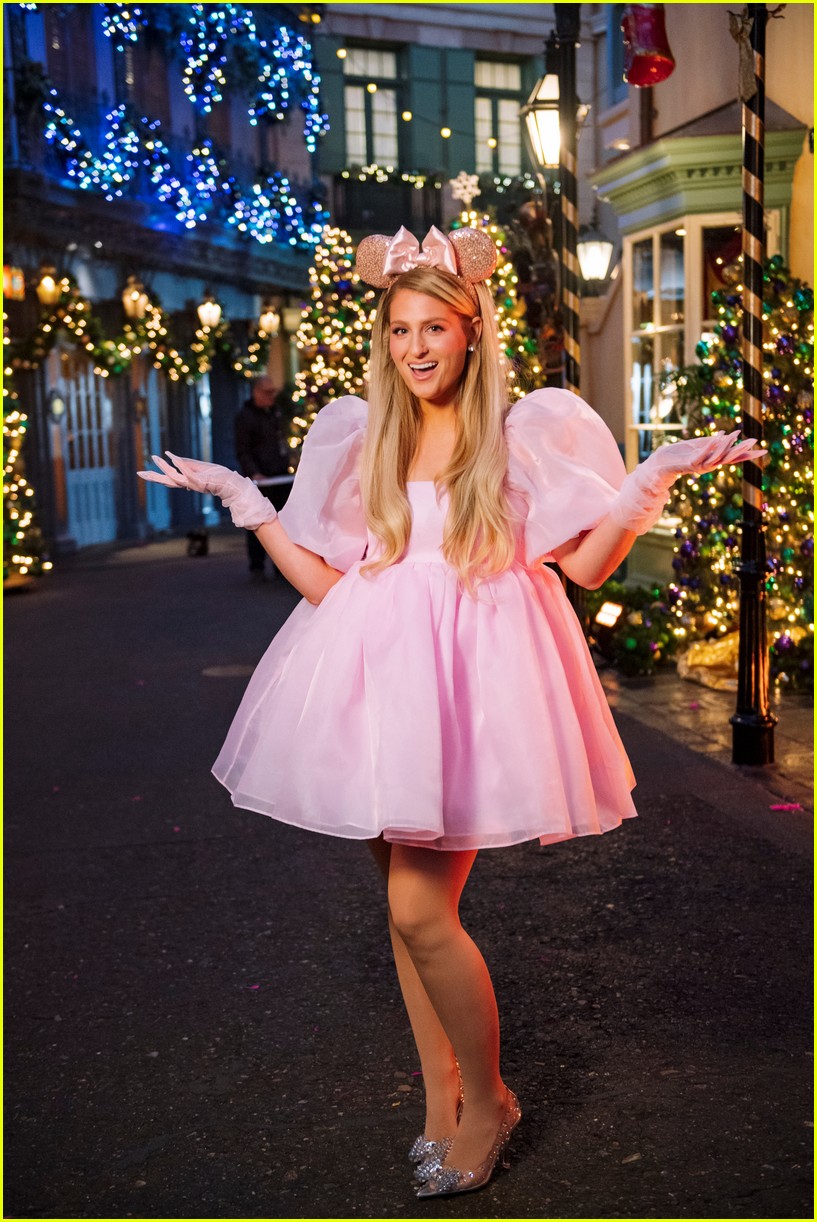 Here's Everyone Performing at the Disney Christmas Parade for 2022!