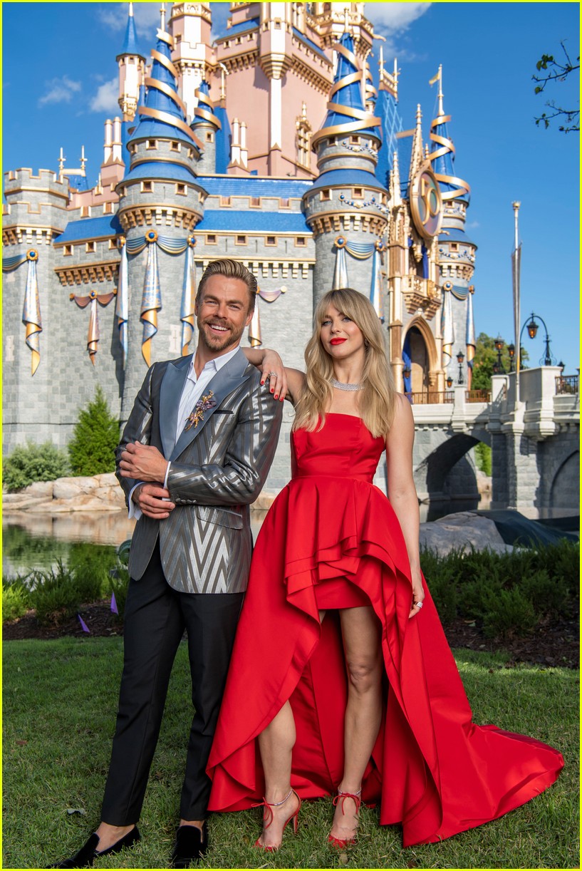Here's Everyone Performing at the Disney Christmas Parade for 2022!