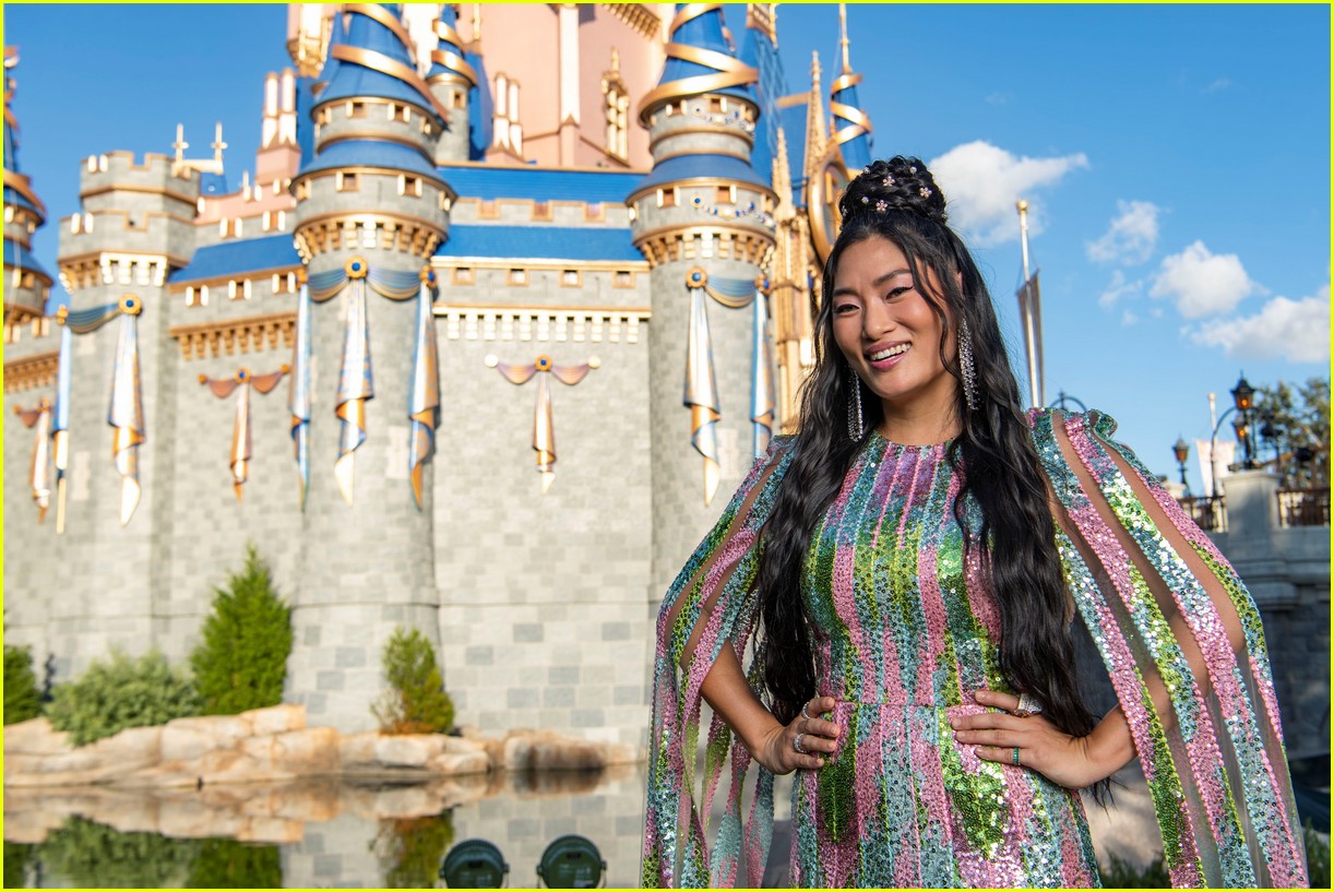 Here's Everyone Performing at the Disney Christmas Parade for 2022!