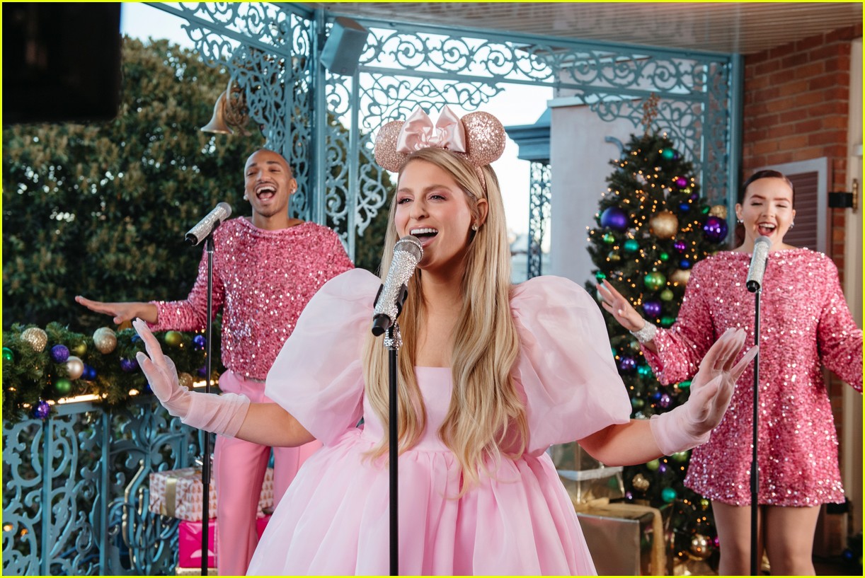Here's Everyone Performing at the Disney Christmas Parade for 2022!