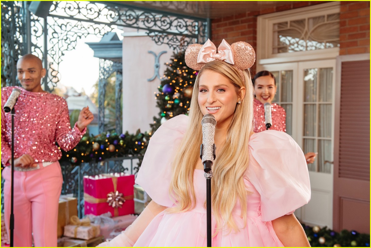Here's Everyone Performing at the Disney Christmas Parade for 2022!