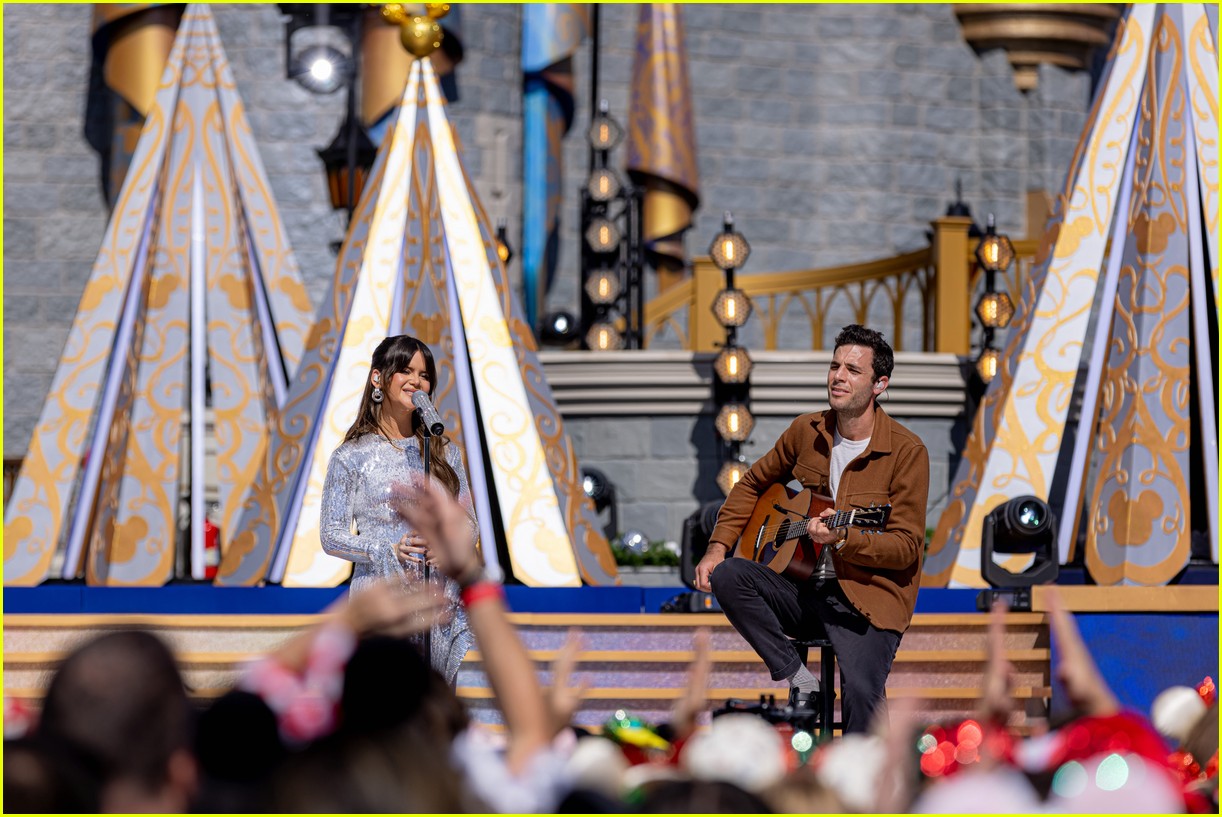 Here's Everyone Performing at the Disney Christmas Parade for 2022!