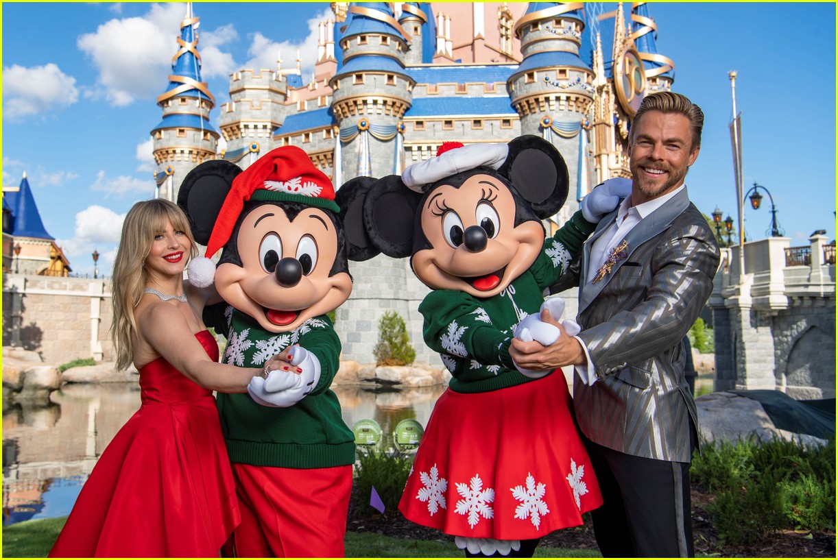 Here's Everyone Performing at the Disney Christmas Parade for 2022!