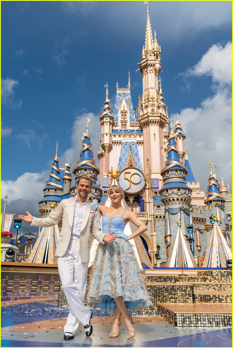 Here's Everyone Performing at the Disney Christmas Parade for 2022!