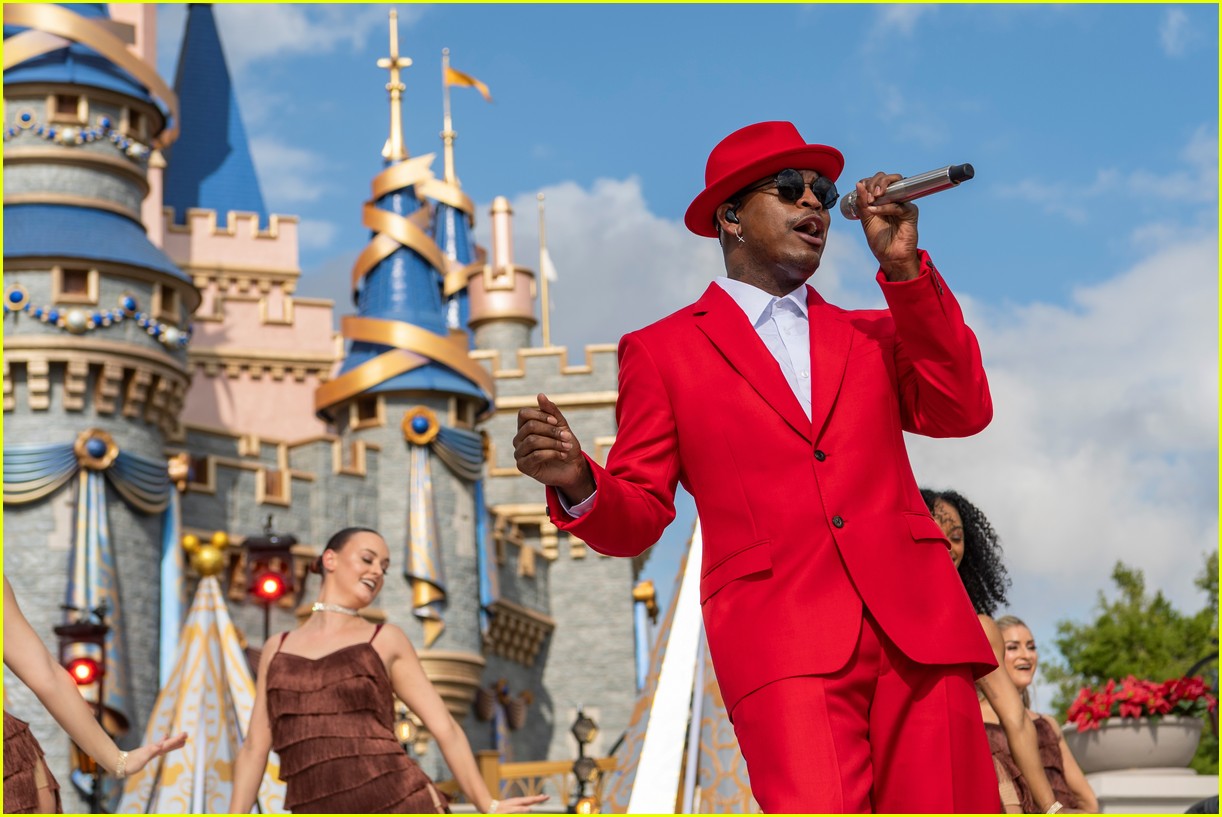 Here's Everyone Performing at the Disney Christmas Parade for 2022!