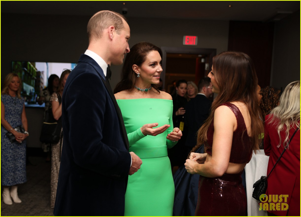 Chloe & Halle Bailey Meet Kate Middleton & Prince William at Earthshot Prize 2022