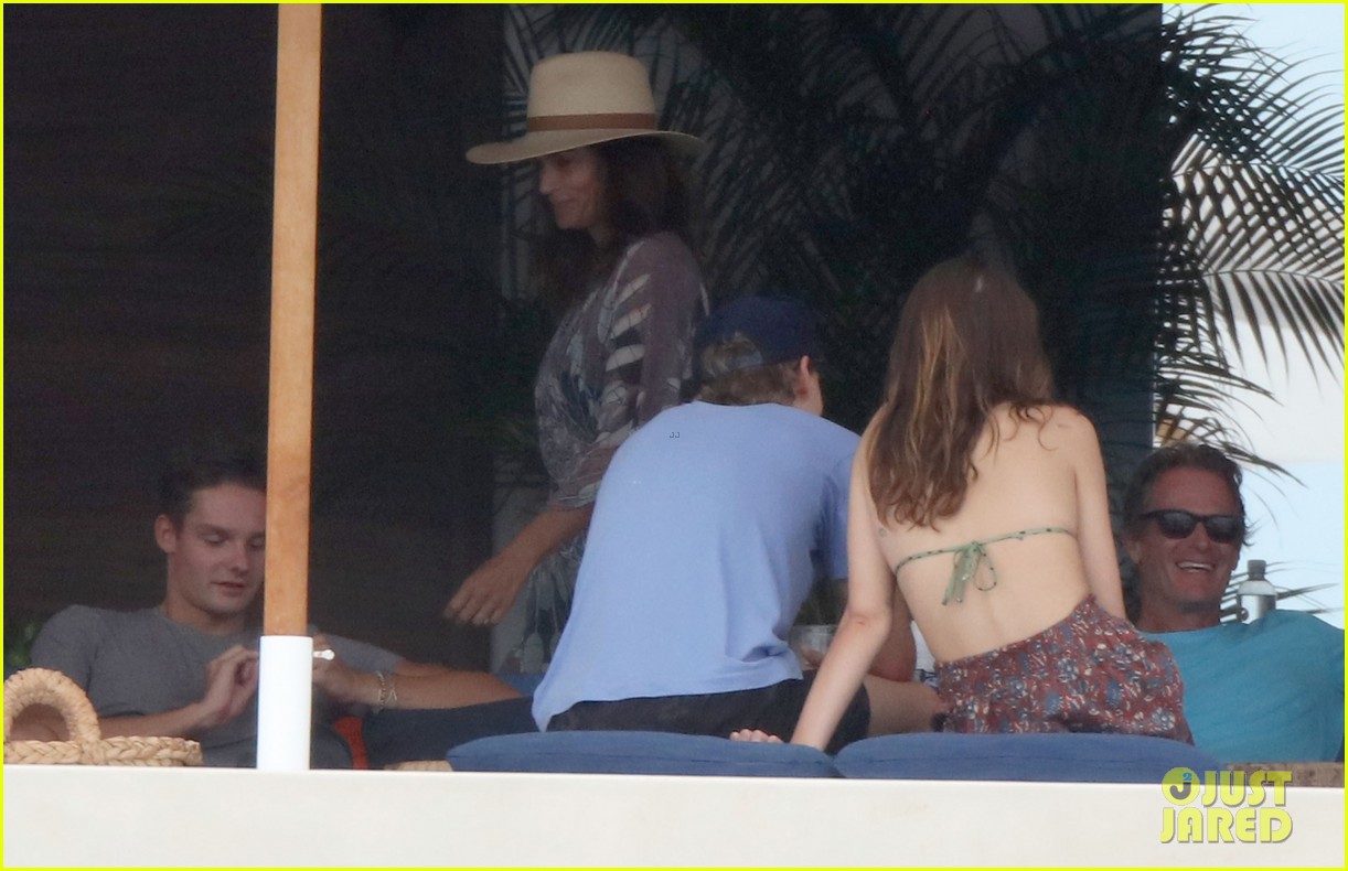 Austin Butler Is Celebrating New Year's Weekend in Cabo with Girlfriend Kaia Gerber's Family!