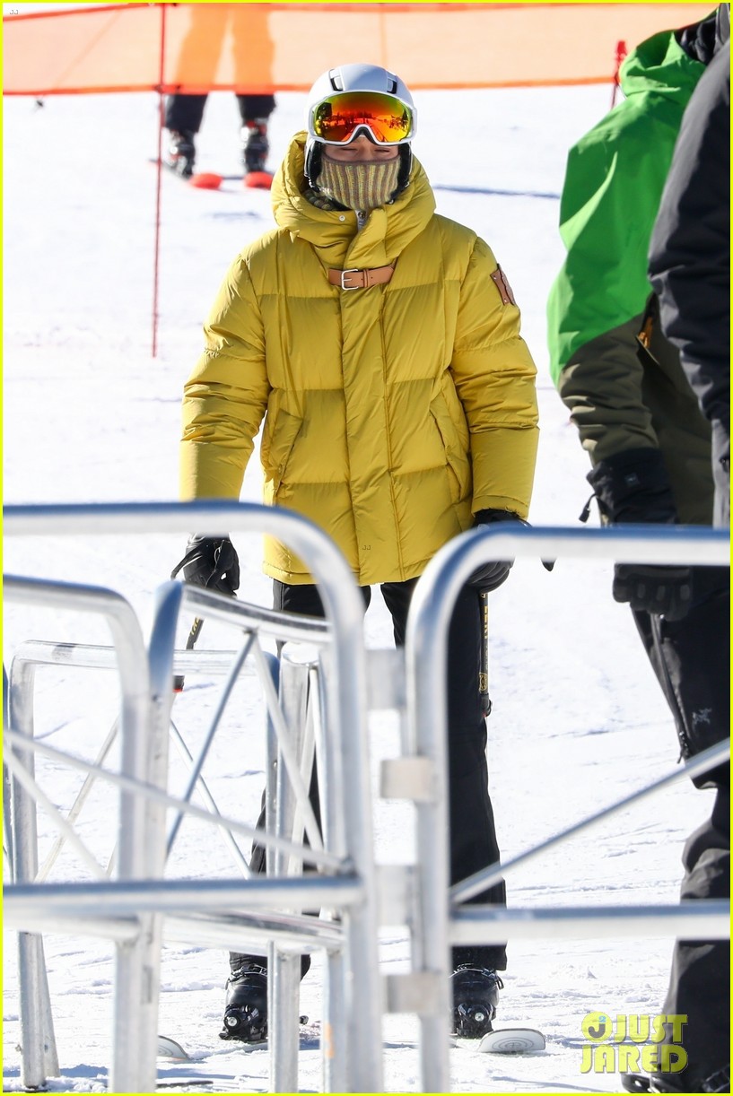 Gigi & Bella Hadid Hit the Slopes & Stop At Guest In Residence With Marc Kalman During Aspen Trip