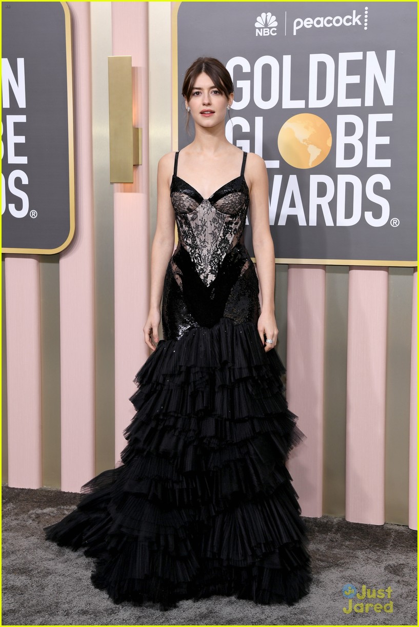 Nominee Daisy Edgar-Jones Hits the Red Carpet at Golden Globe Awards 2023
