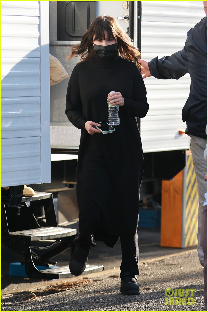 Selena Gomez Arrives on Set of 'Only Murders in the Building' Season 3 in NYC