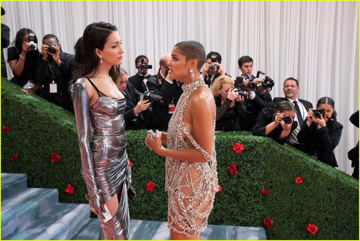 'Gossip Girl' Showrunner Reveals How They Filmed at the Met Gala in Series Finale