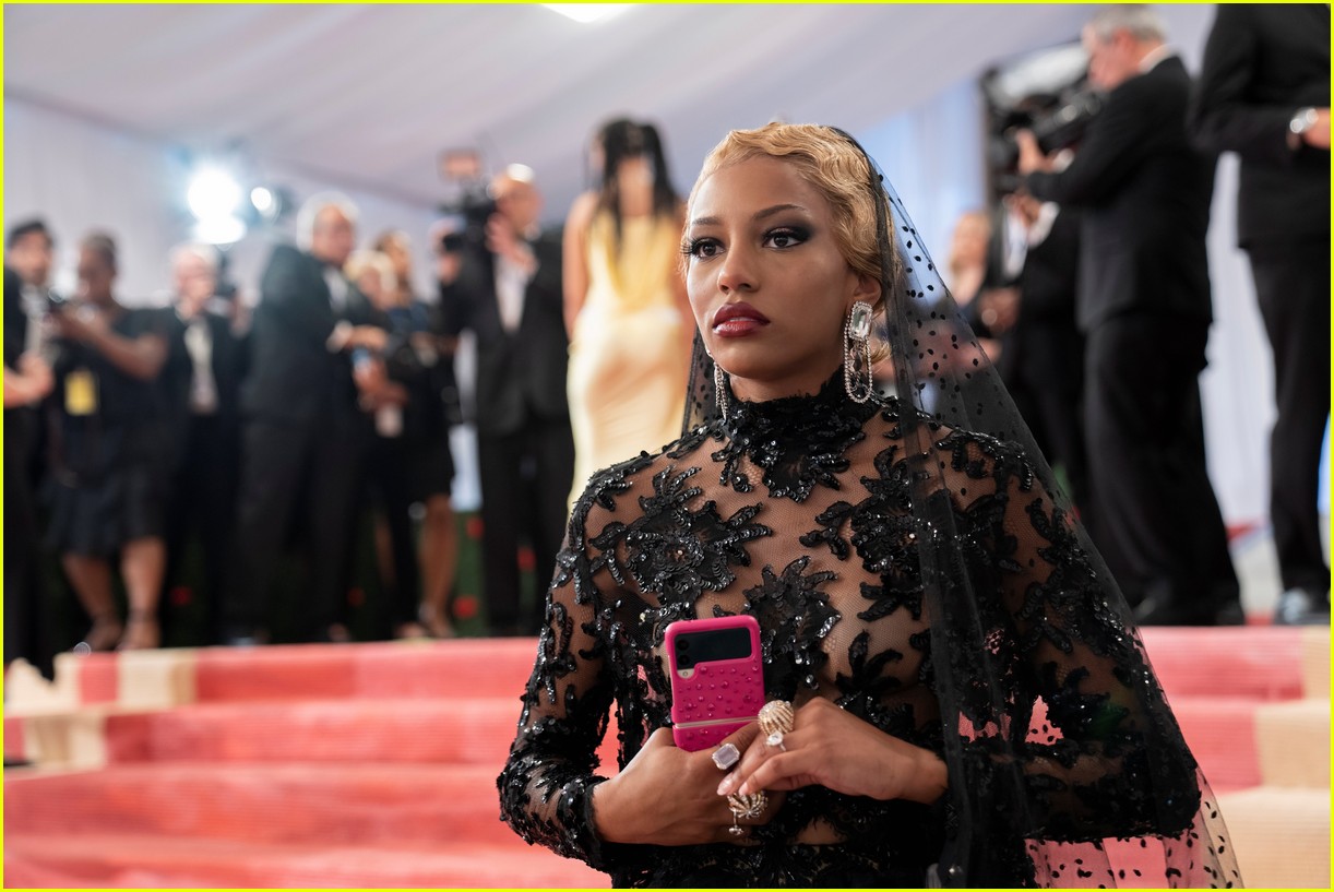 'Gossip Girl' Showrunner Reveals How They Filmed at the Met Gala in Series Finale