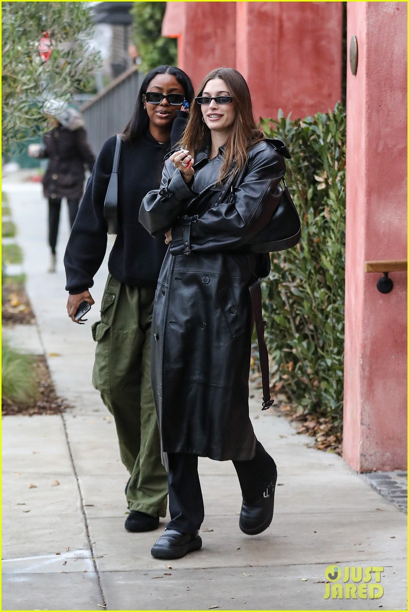 Hailey Bieber & Kendall Jenner Enjoy Lunch With Friends After Returning From NYE Holiday in Aspen
