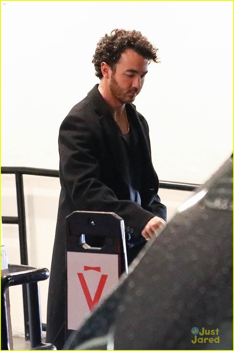 Jonas Brothers Grab Dinner With Family & Friends Ahead of Walk of Fame Ceremony