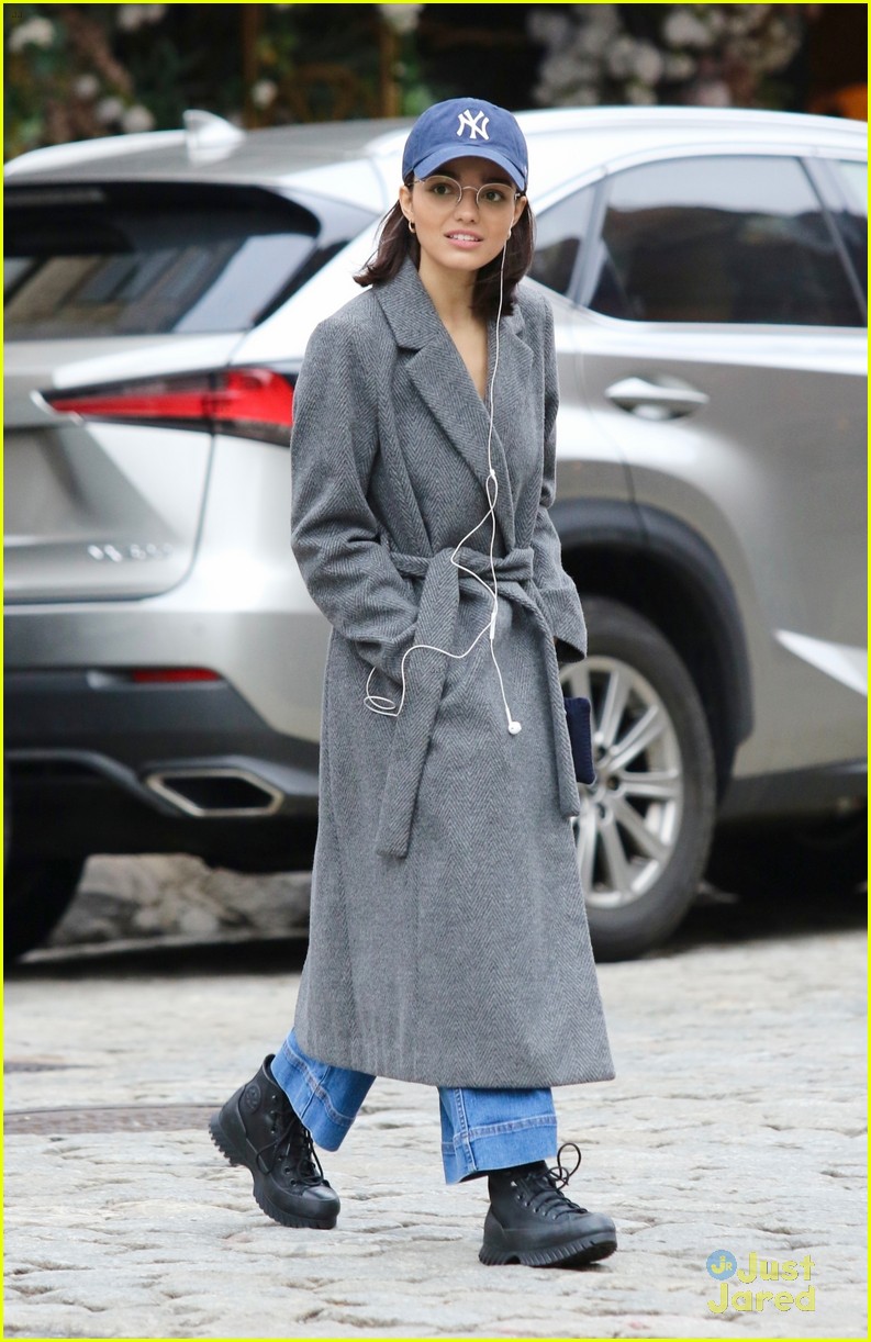 Rachel Zegler Meets Up With BFF & 'West Side Story' Co-Star Ilda Mason in NYC