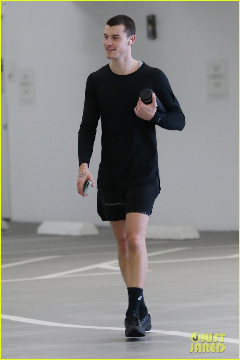 Shawn Mendes Kicks Off the Week With a Workout After Debuting New Look
