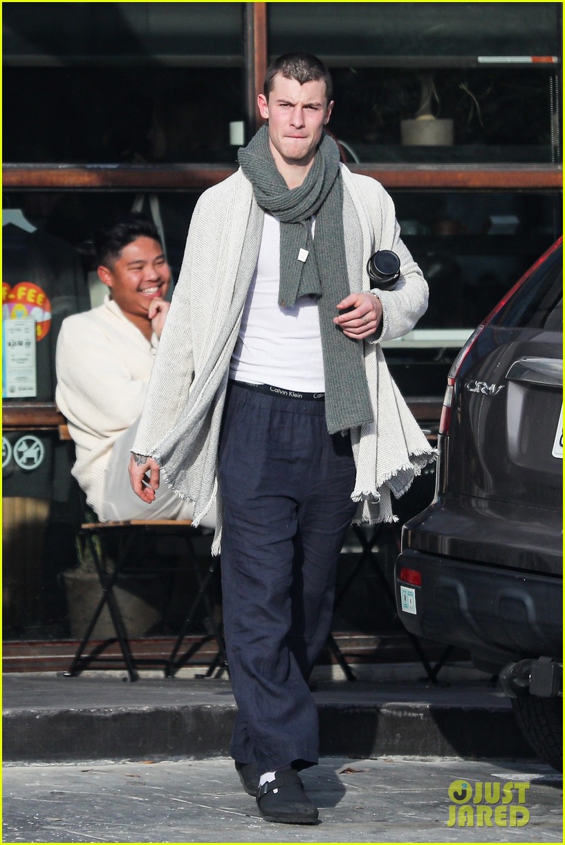 Shawn Mendes Steps Out for Breakfast With Freshly Buzzed Head