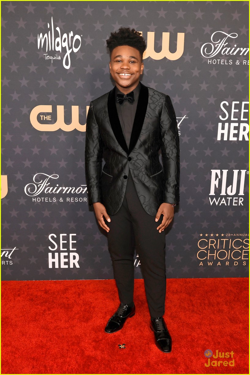 CW Stars Tyler Hoechlin, Bitsie Tulloch & More Attend Critics Choice Awards