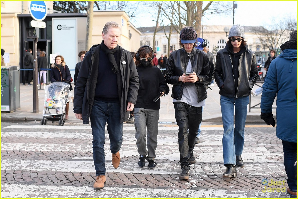 Jenna Ortega, Percy Hynes White & Georgie Farmer Go Sightseeing After Fashion Show