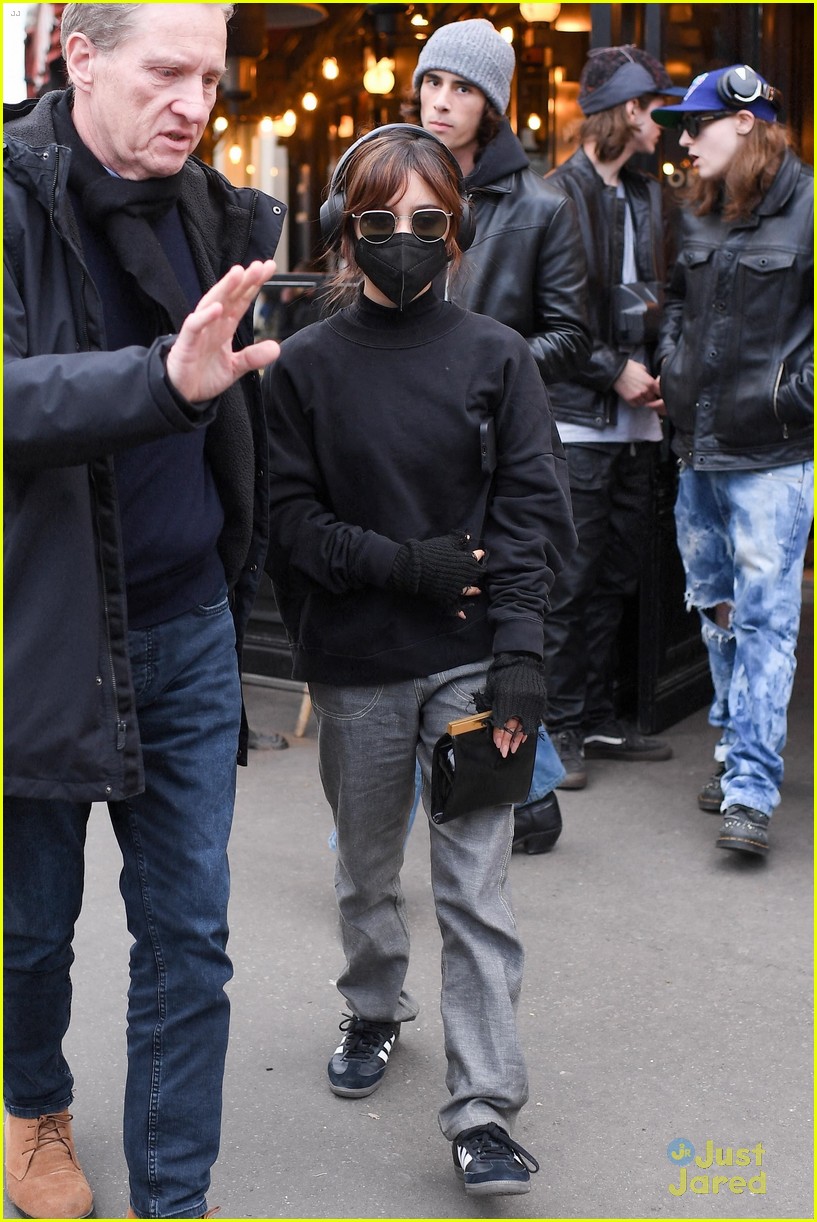 Jenna Ortega, Percy Hynes White & Georgie Farmer Go Sightseeing After Fashion Show