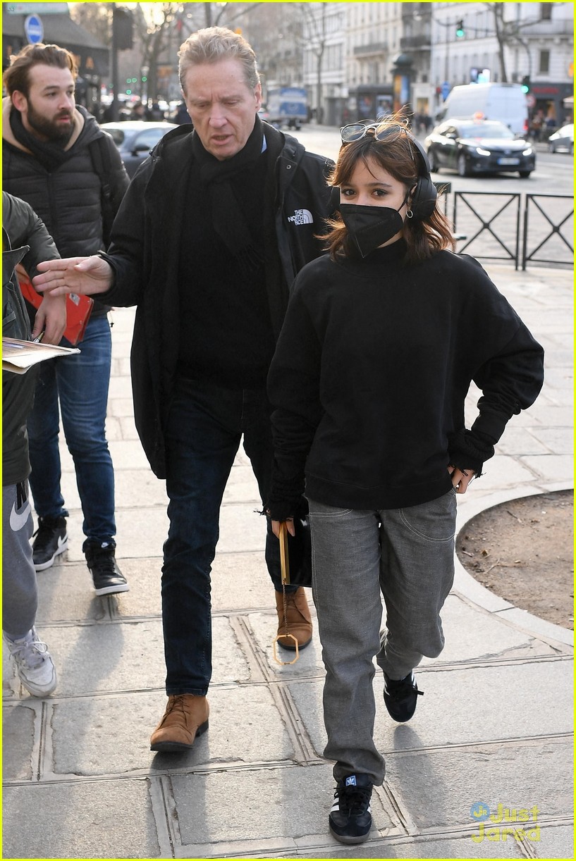 Jenna Ortega, Percy Hynes White & Georgie Farmer Go Sightseeing After Fashion Show