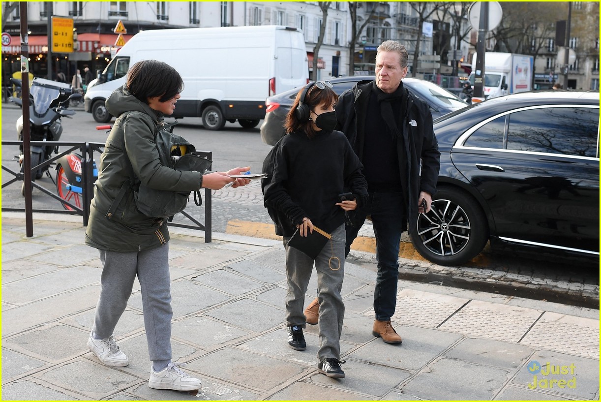 Jenna Ortega, Percy Hynes White & Georgie Farmer Go Sightseeing After Fashion Show