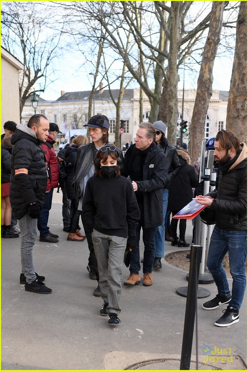 Jenna Ortega, Percy Hynes White & Georgie Farmer Go Sightseeing After Fashion Show