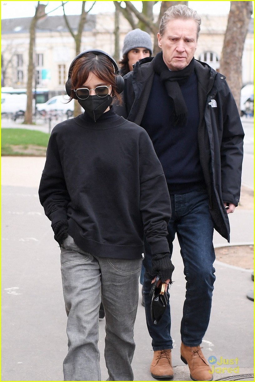 Jenna Ortega, Percy Hynes White & Georgie Farmer Go Sightseeing After Fashion Show