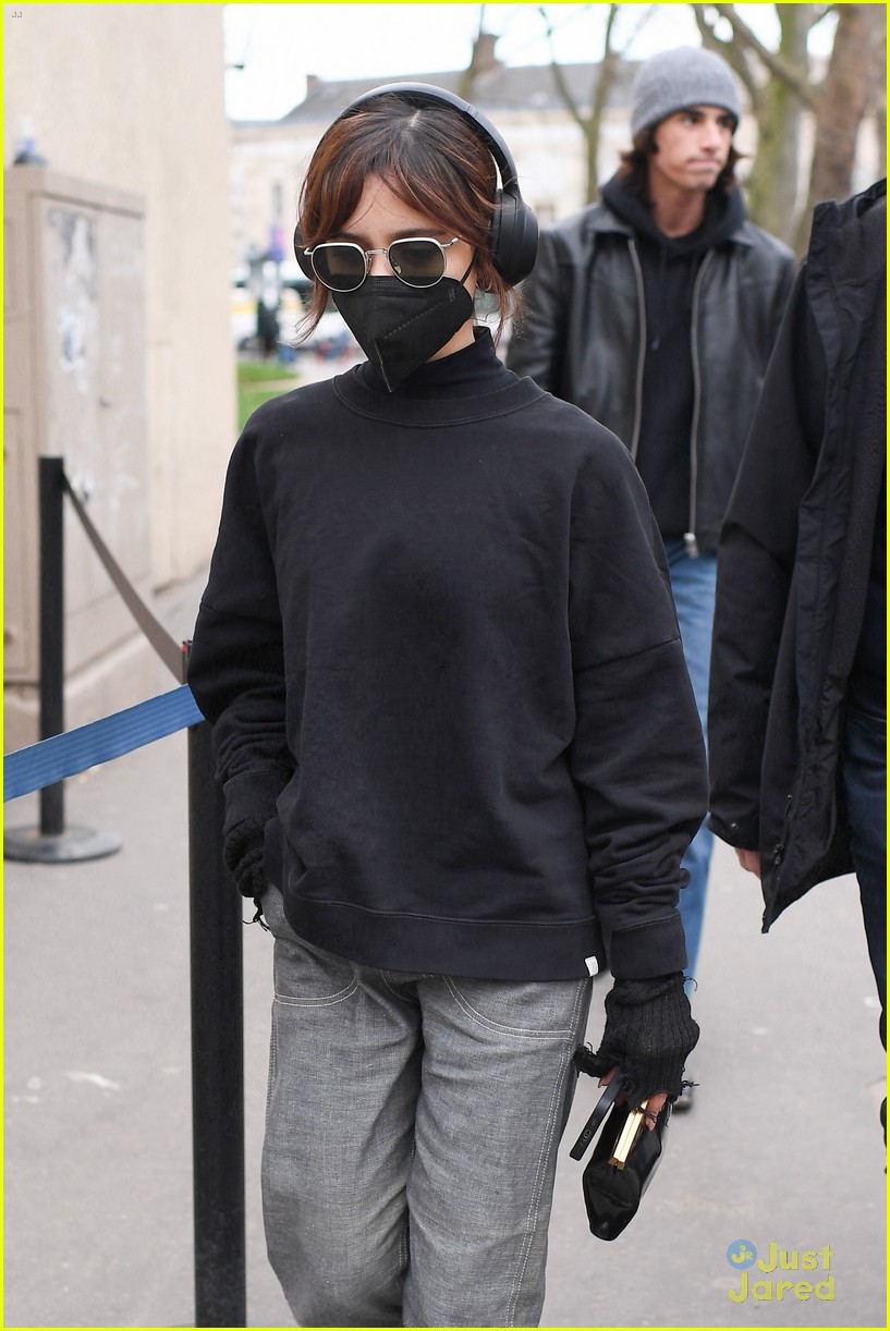 Jenna Ortega, Percy Hynes White & Georgie Farmer Go Sightseeing After Fashion Show