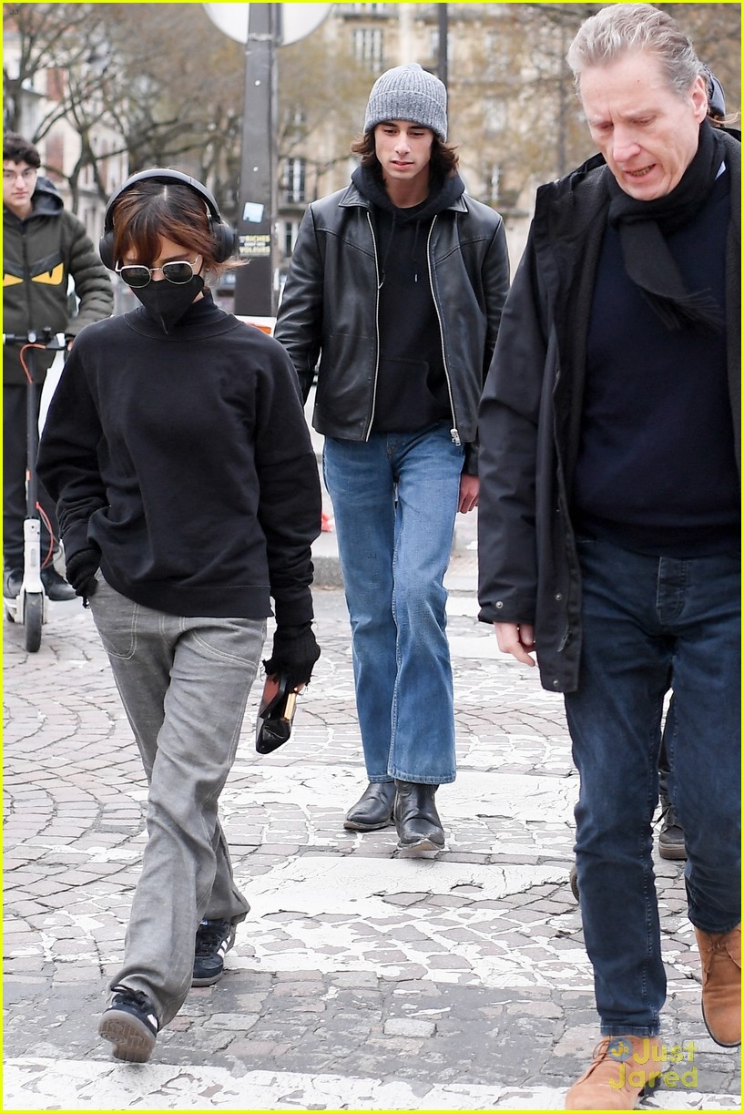 Jenna Ortega, Percy Hynes White & Georgie Farmer Go Sightseeing After Fashion Show