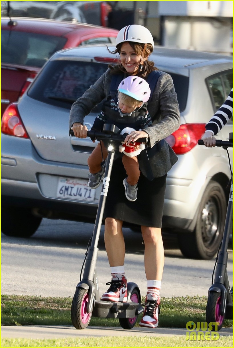 Emma Myers & Brady Noon Go on a Family Scooter Ride With Jennifer Garner for 'Family Leave' Filming