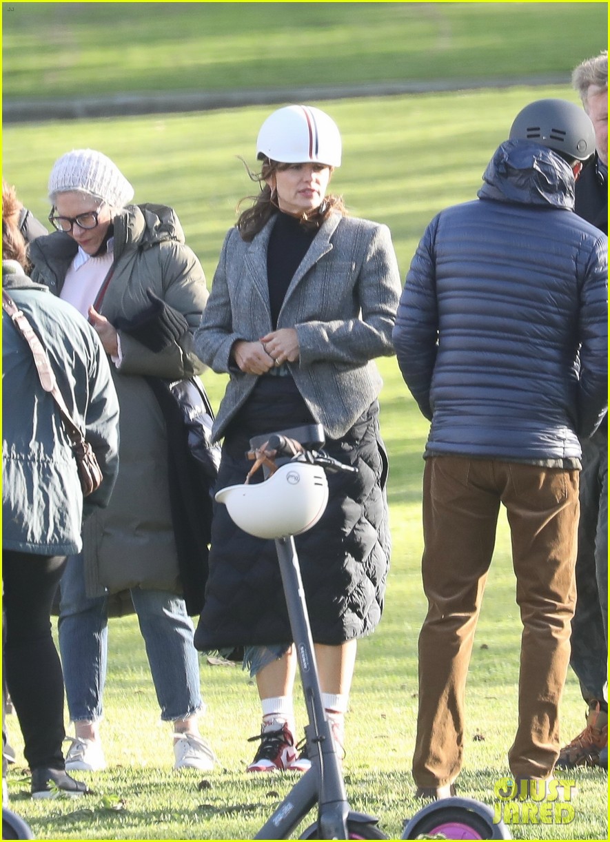 Emma Myers & Brady Noon Go on a Family Scooter Ride With Jennifer Garner for 'Family Leave' Filming