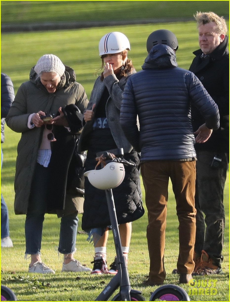 Emma Myers & Brady Noon Go on a Family Scooter Ride With Jennifer Garner for 'Family Leave' Filming