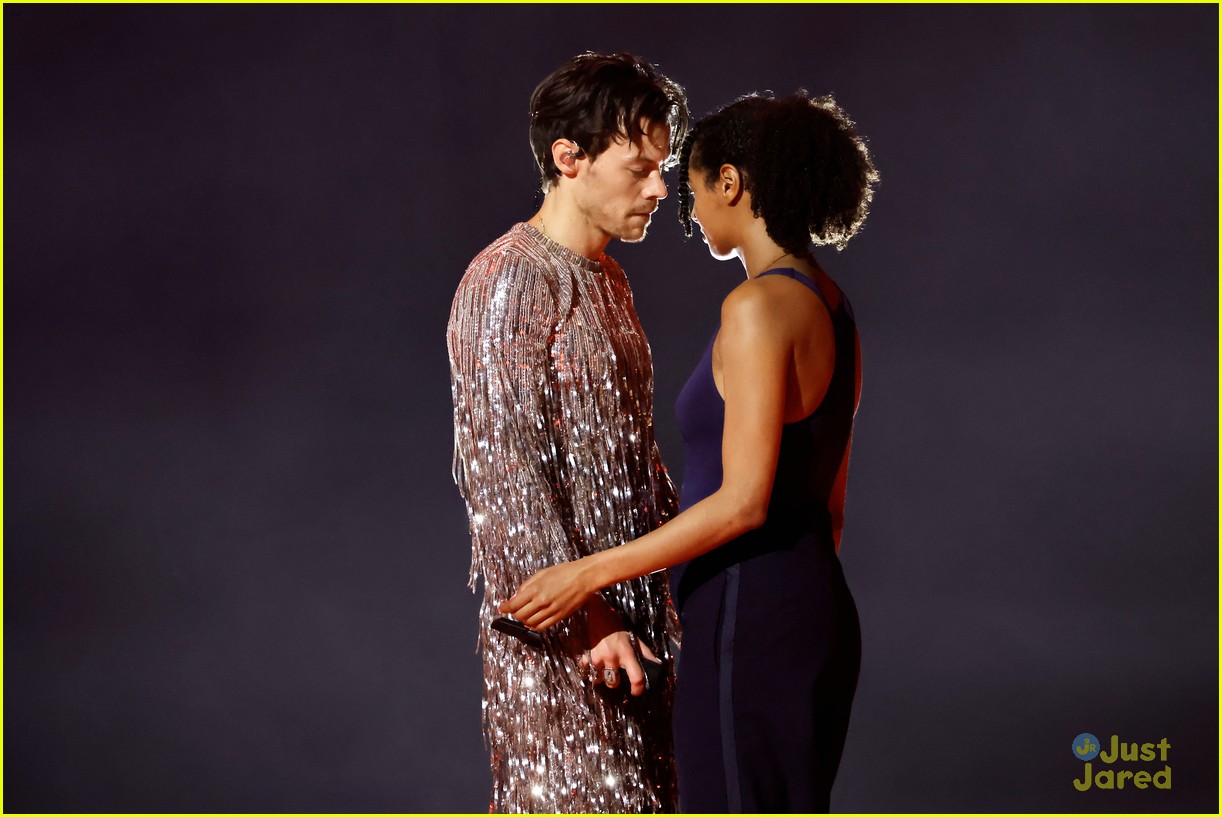 Harry Styles Dances It Out to 'As It Was' for Grammys 2023 Performance - Watch Now!