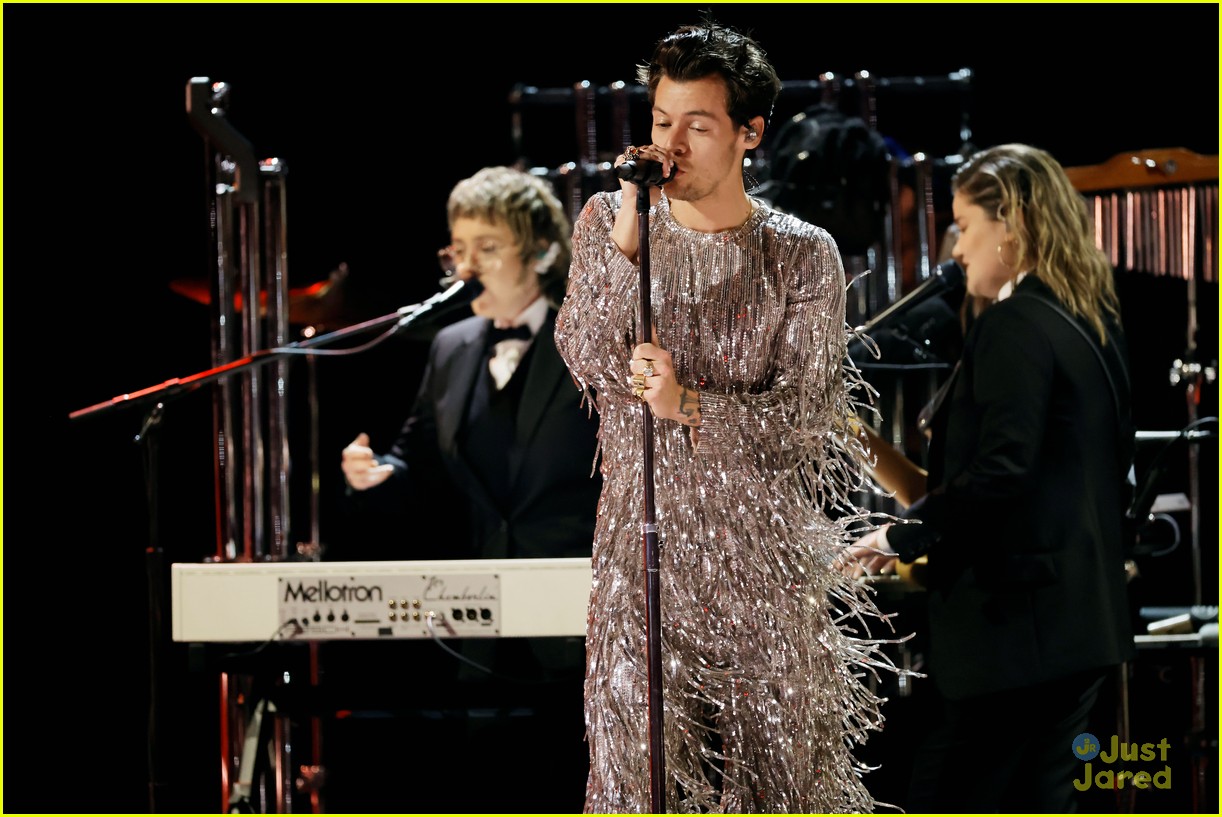Harry Styles Dances It Out to 'As It Was' for Grammys 2023 Performance - Watch Now!