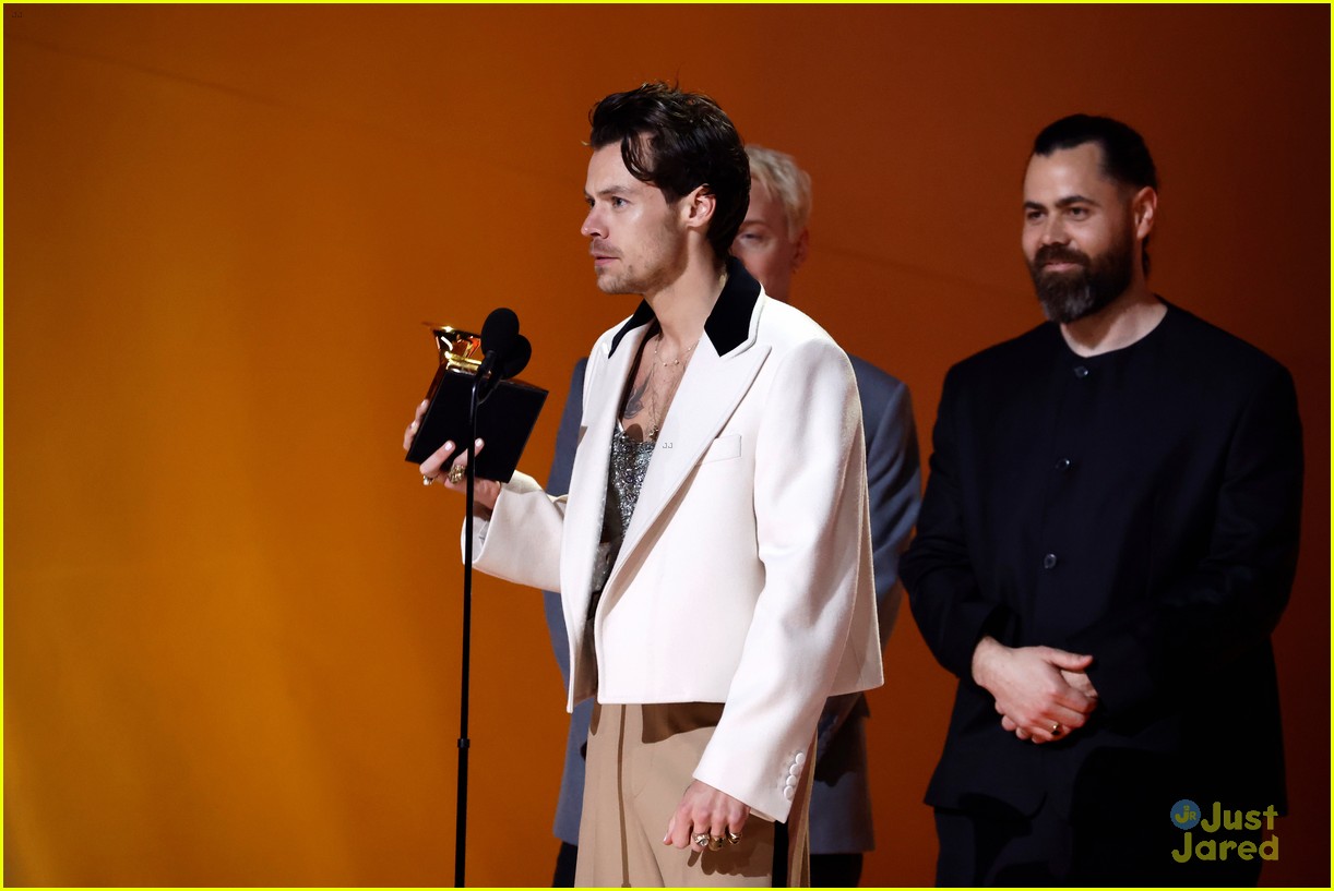Harry Styles Dances It Out to 'As It Was' for Grammys 2023 Performance - Watch Now!