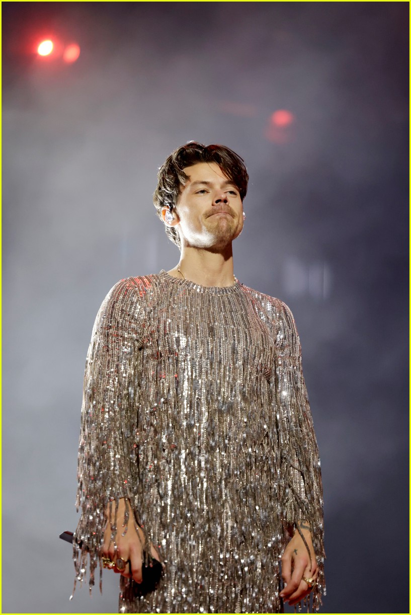 Harry Styles Dances It Out to 'As It Was' for Grammys 2023 Performance - Watch Now!