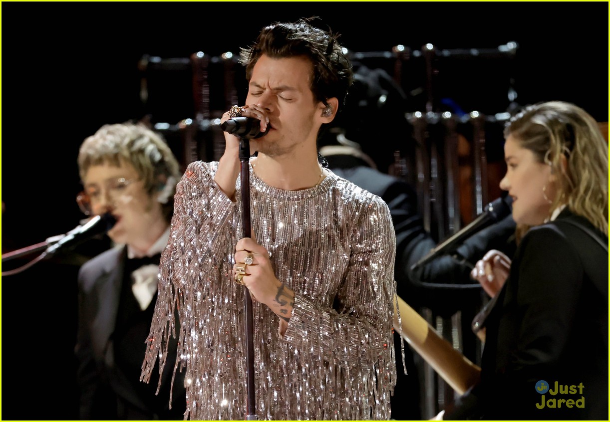 Harry Styles Dances It Out to 'As It Was' for Grammys 2023 Performance - Watch Now!