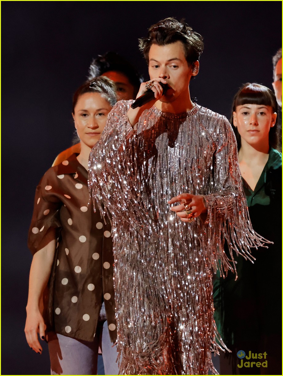 Harry Styles Dances It Out to 'As It Was' for Grammys 2023 Performance - Watch Now!