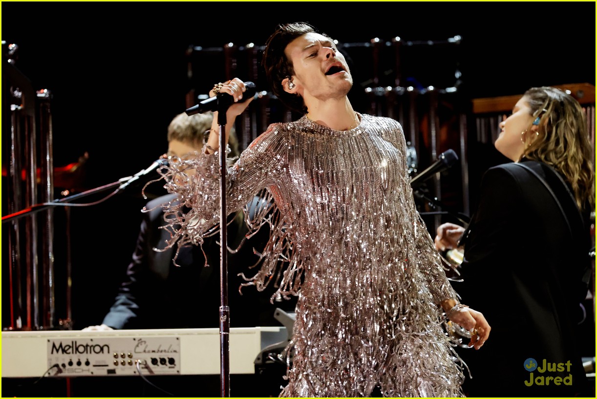 Harry Styles Dances It Out to 'As It Was' for Grammys 2023 Performance - Watch Now!