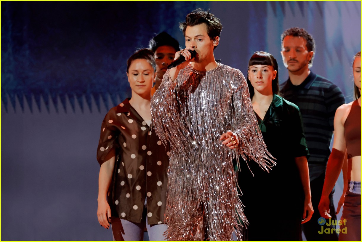 Harry Styles Dances It Out to 'As It Was' for Grammys 2023 Performance - Watch Now!